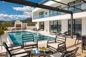Una piscina a sfioro