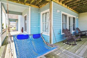 Terrace/patio - Dune Haven - Spacious Oceafront Duplex w/6BR, Private Pool & Hot Tub (Nags Head)