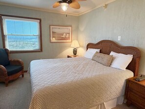 3 chambres, bureau, Wi-Fi, literie fournie