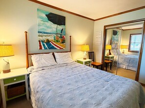3 bedrooms, desk, WiFi, bed sheets