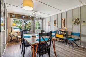 Dining - Seashell - Quaint 3BR Beach Cottage that allows Dogs (Southern Shores)