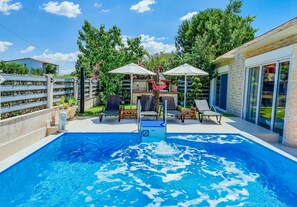 Outdoor pool - OLYMPUS RESIDENCES / Private Villas (Nea Kallikrateia)