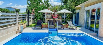 OLYMPUS RESIDENCES / Private Villas