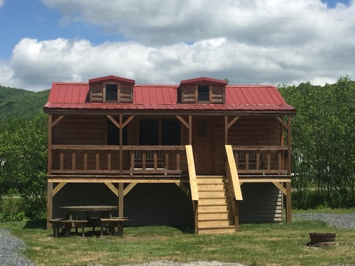 Buck Hill Tiny Home Cabin #2 Mountain & Pond Views