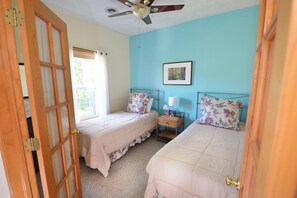 3 bedrooms, desk, iron/ironing board, free WiFi