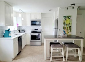 Coffee/tea maker, fridge, microwave, oven