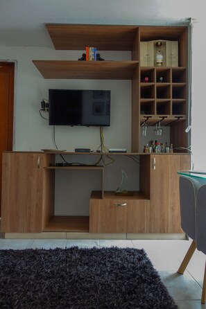 Unclassified image, 2 of 14, button