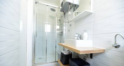 Apartment in an attractive terraced house with a garage