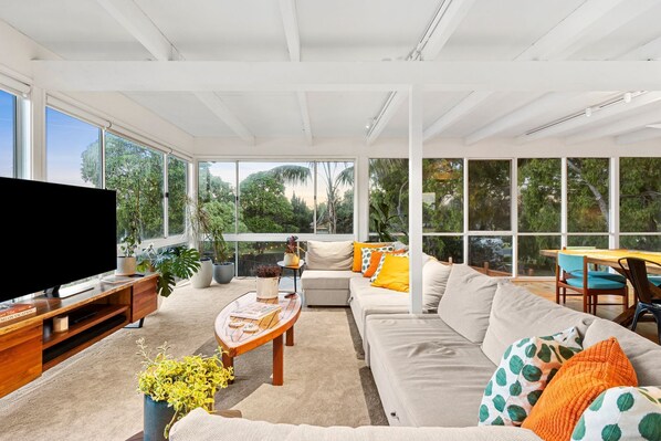 Smart TV - SPRINGS at Lonsdale (Point Lonsdale)