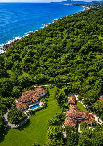 2 min walk private  path to the beach . Beach club . Daily maid . Free ATVs 