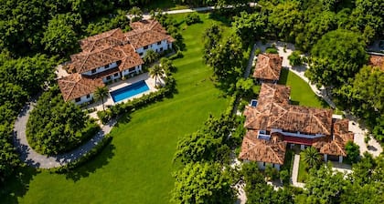 2 min walk private path to the beach . Beach club . Daily maid . Free ATVs