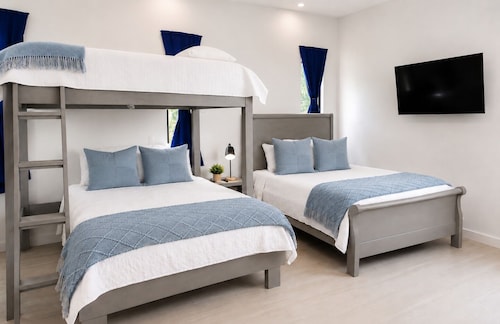 2 min walk private path to the beach . Beach club . Daily maid . Free ATVs