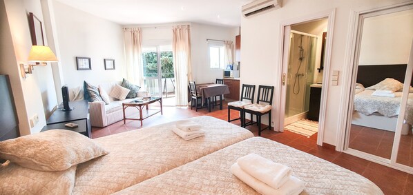 Iron/ironing board, WiFi, bed sheets