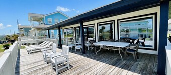 Awesome Ocean Views - Three minute walk to beach with private access