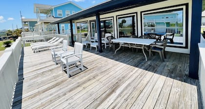 Awesome Ocean Views - Three minute walk to beach with private access