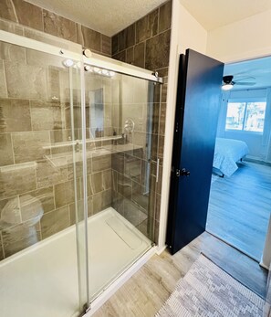 Combined shower/bathtub, hair dryer, towels, soap - Awesome Ocean Views - Three minute walk to beach with private access (Bolivar Peninsula)