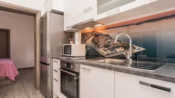 Refrigerador, microondas, horno, lavavajillas
