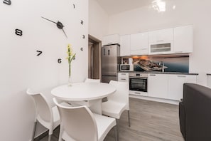 Dining - Apartments Maza - One Bedroom Apartment with Balcony (Zadar)