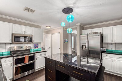 View Fireworks, Restaurants, Stadiums, Heated Pool