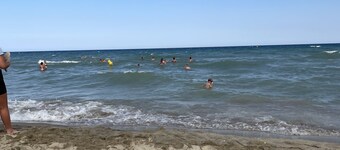 2-bedroom house 200m from the beach