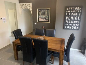 Dining - Elmsford Cottage (Warragul) - right in the heart of Gippsland. (Warragul)