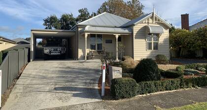 Elmsford Cottage (Warragul) - right in the heart of Gippsland.