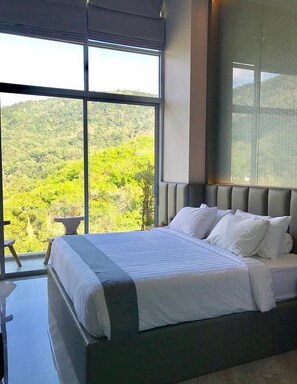5 bedrooms, iron/ironing board, travel crib, free WiFi - Ultimate 360 Deg, All Glass  18' Ceilings Sky-Villa Penthouse (Kamala)