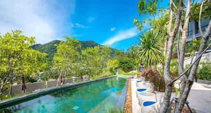Ultimate 360 Deg, All Glass 18' Ceilings Sky-Villa Penthouse