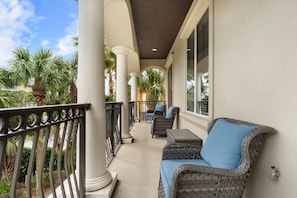 House, Multiple Beds (Suzie Q By The Sea S 55 Saint Martin ) | Balcony