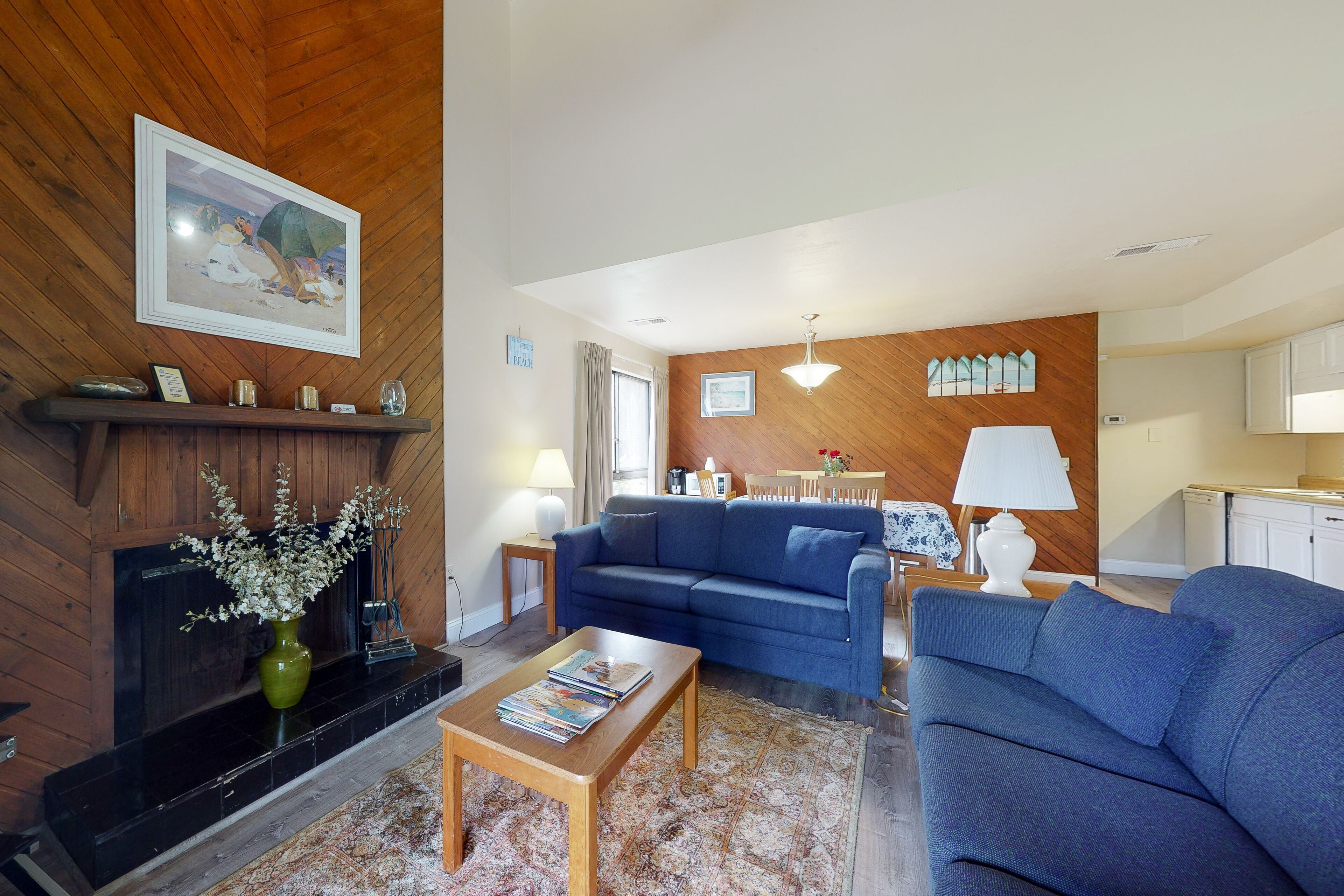 Golf course front home with deck, paid pool access & on-site dining