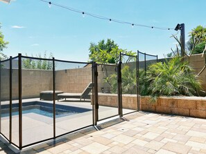 Outdoor pool - Charming 2bed 1bath Private pool self check-in Medical Center Downtwon Disney (Ontario)