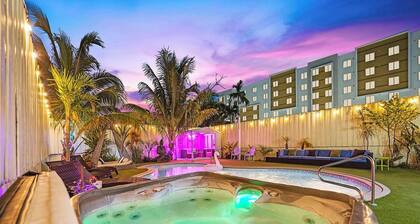 The Velvet Palm | Pool | Hot Tub | Midtown