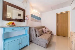 TV - Apartment Ana in the center of Baška (Baška)