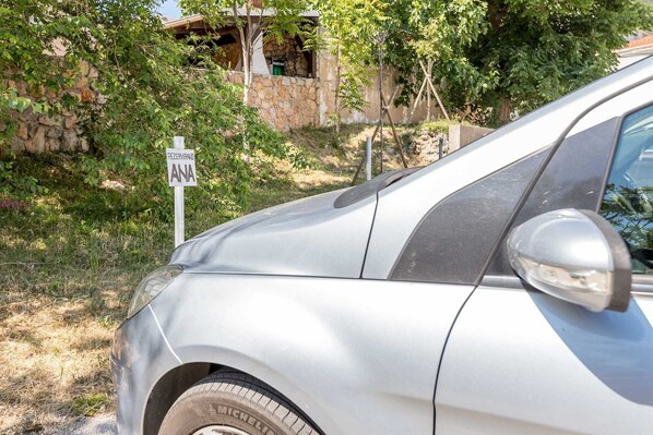 المنطقة المحيطة بالمنشأة