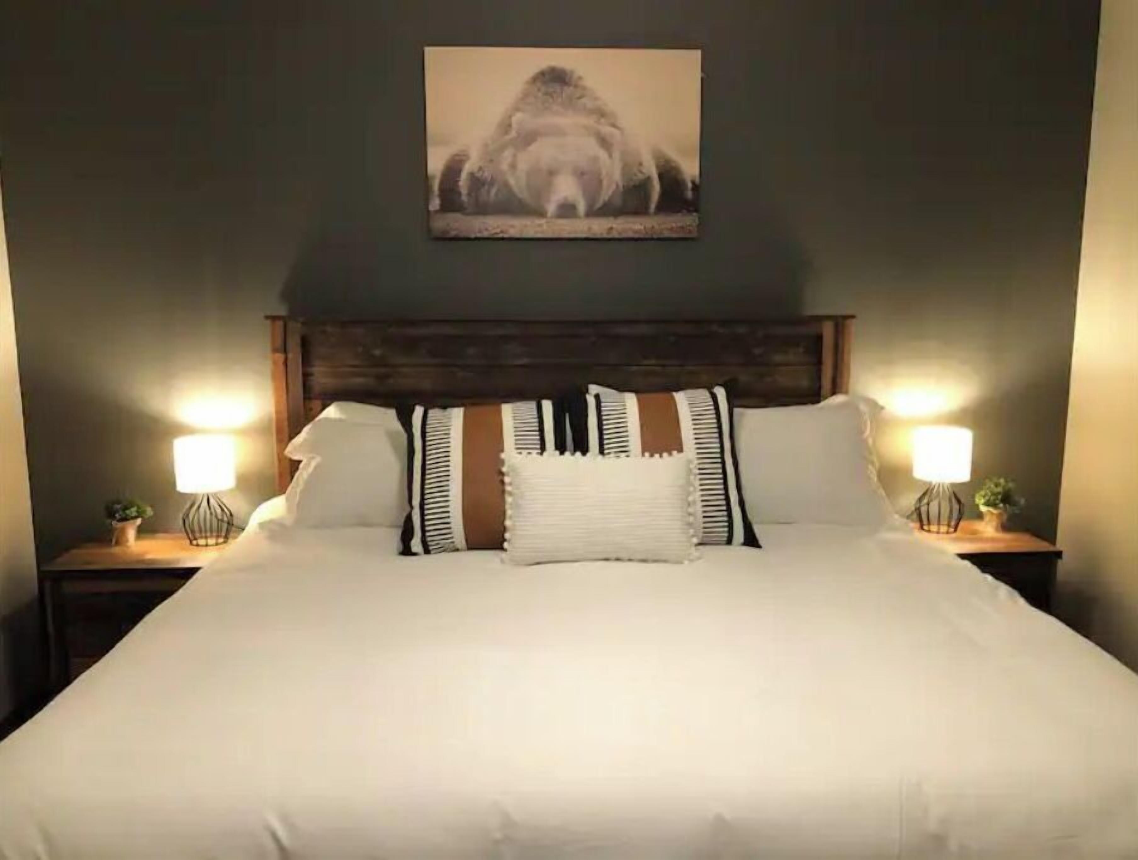 6 quartos, camas com colchões de espuma com sistema de memória