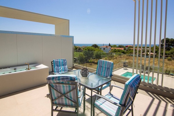 Superior Suite with outdoor hot tub and sea view | Roupas de cama premium, camas com colchões pillow-top