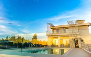 Front of property - IO Luxury Pool & Hot Tub Suites (Preveza)