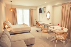 Superior Suite with outdoor hot tub and sea view | 1 bedroom, premium bedding, pillowtop beds, in-room safe