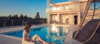 IO 豪華泳池與熱水浴套房