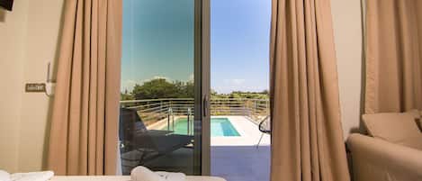 Suite with private pool | 1 bedroom, premium bedding, pillowtop beds, in-room safe