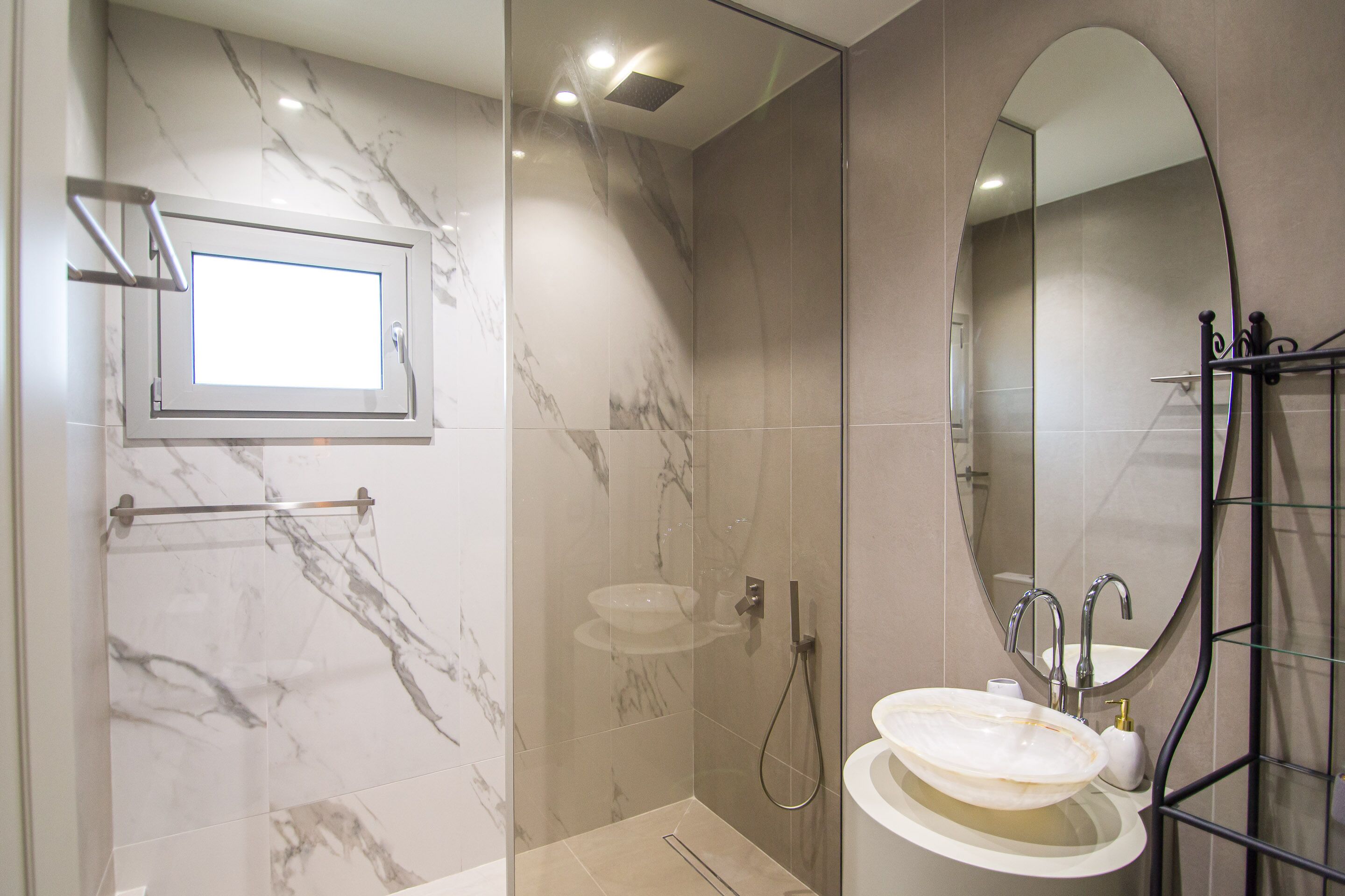 One bedroom Suite with private hot tub | Salle de bain