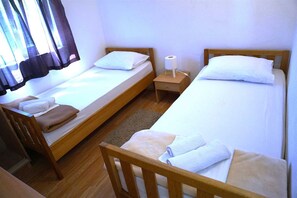 4 bedrooms, free WiFi, bed sheets