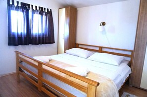 4 bedrooms, free WiFi, bed sheets