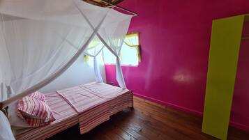 1 bedroom, iron/ironing board, travel cot, free WiFi