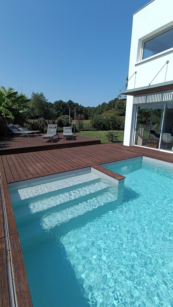 Piscine extérieure, piscine chauffée