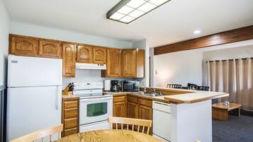 冰箱、微波炉、烤箱、炉灶