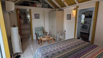2 slaapkamers, een strijkplank/strijkijzer, gratis wifi, beddengoed
