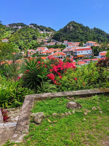 Historic Saban cottage in Windwardside, all amenities only a 2 minute walk away!