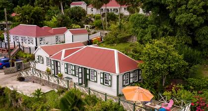 Historic Saban cottage in Windwardside, all amenities only a 2 minute walk away!