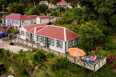 Historic Saban cottage in Windwardside, all amenities only a 2 minute walk away!